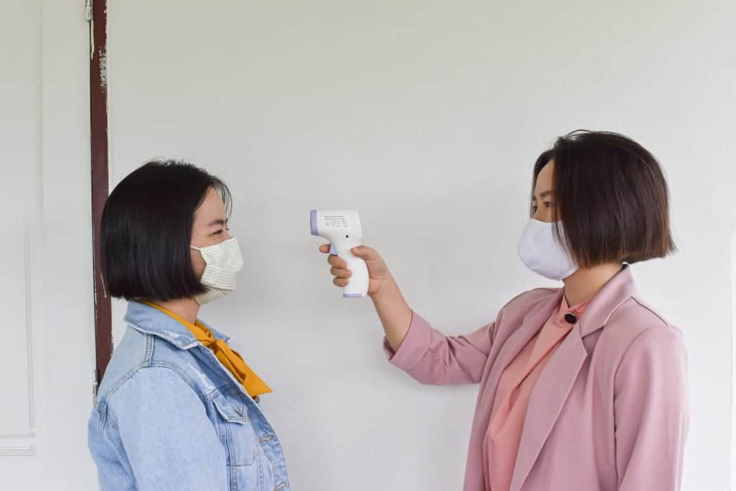 women-hand-holding-infrared-forehead-thermometer-to-check-body-temperature-concept-of-protect-from_t20_G0bWYY